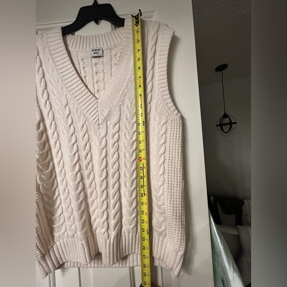Aritzia Sunday Best Cable Knit White Pullover V-Neck Sweater Vest Women’s XS - Picture 8 of 8